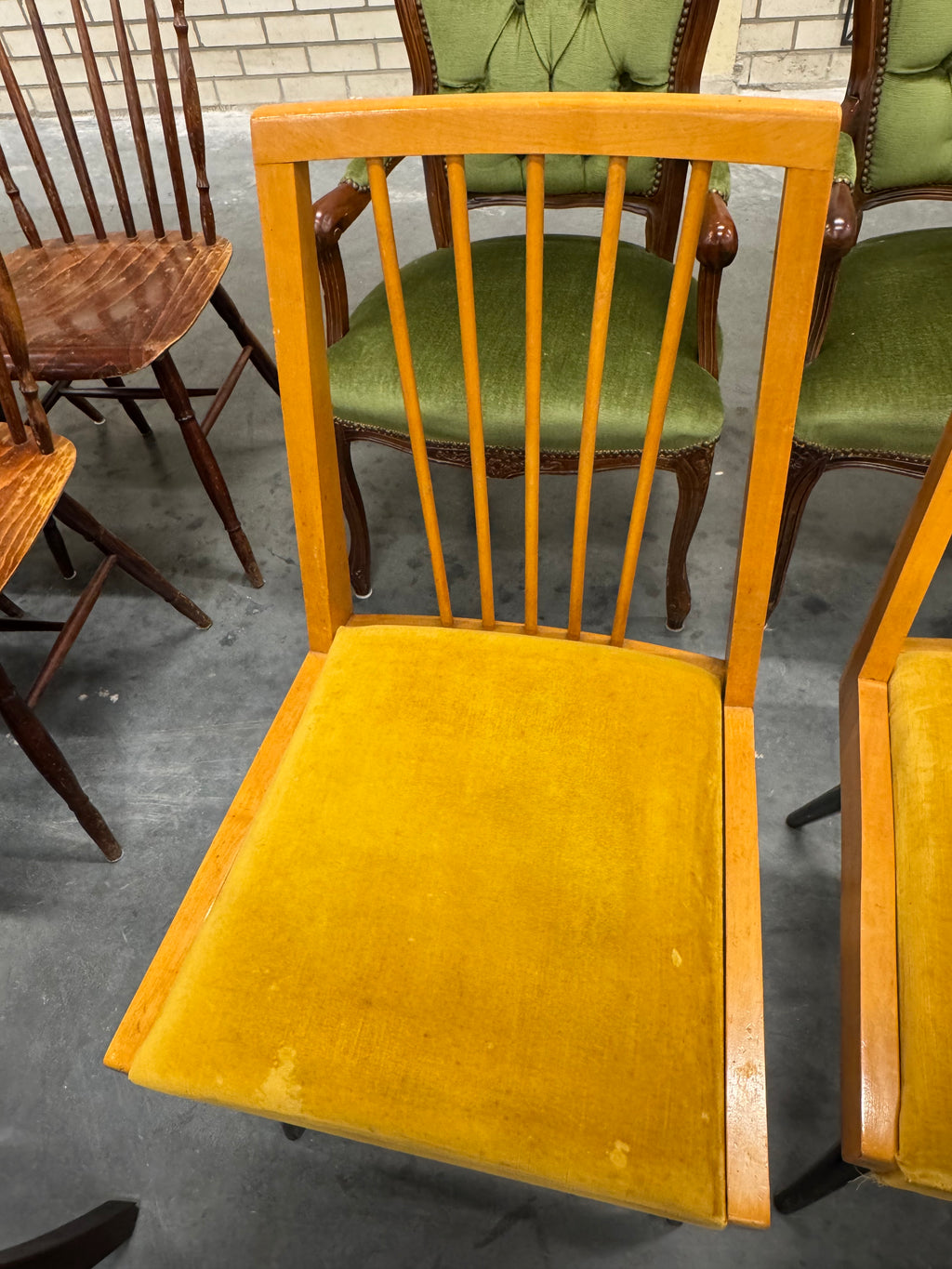 Bijzet stoel velours okergeel