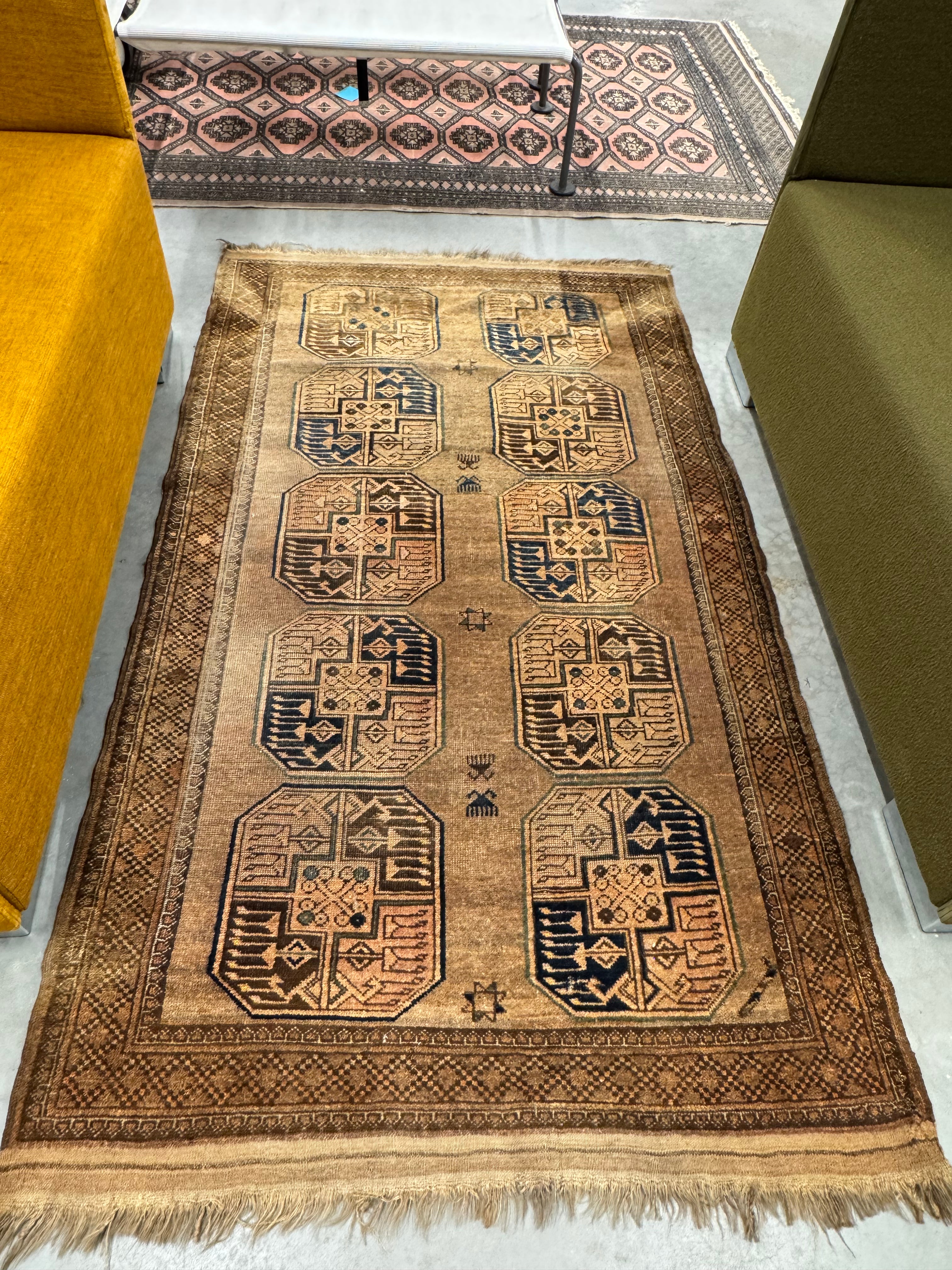 Afghaans tapijt rood bruin handgeknoopt