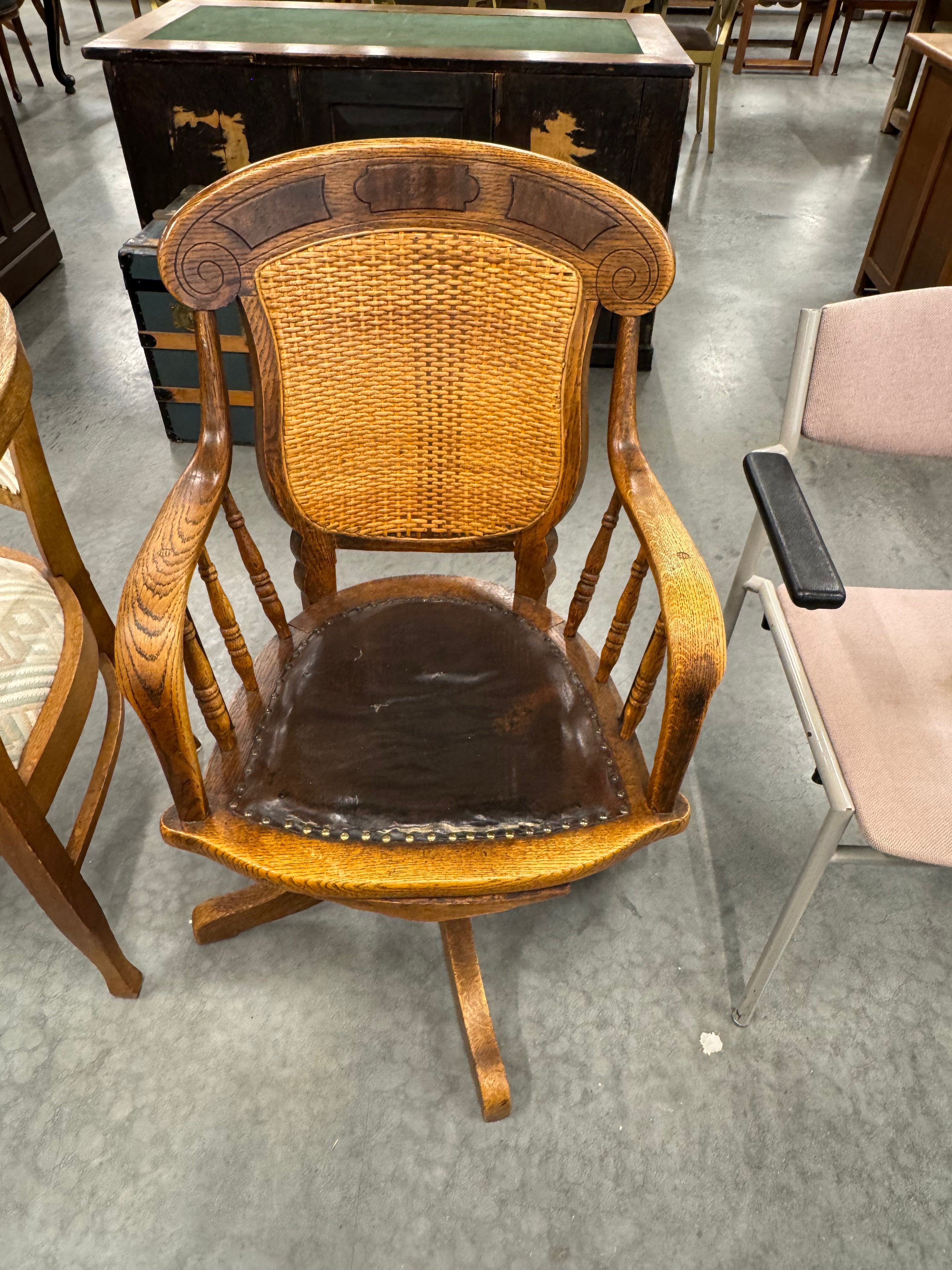 Antieke Amerikaanse victoriaanse office desk stoel