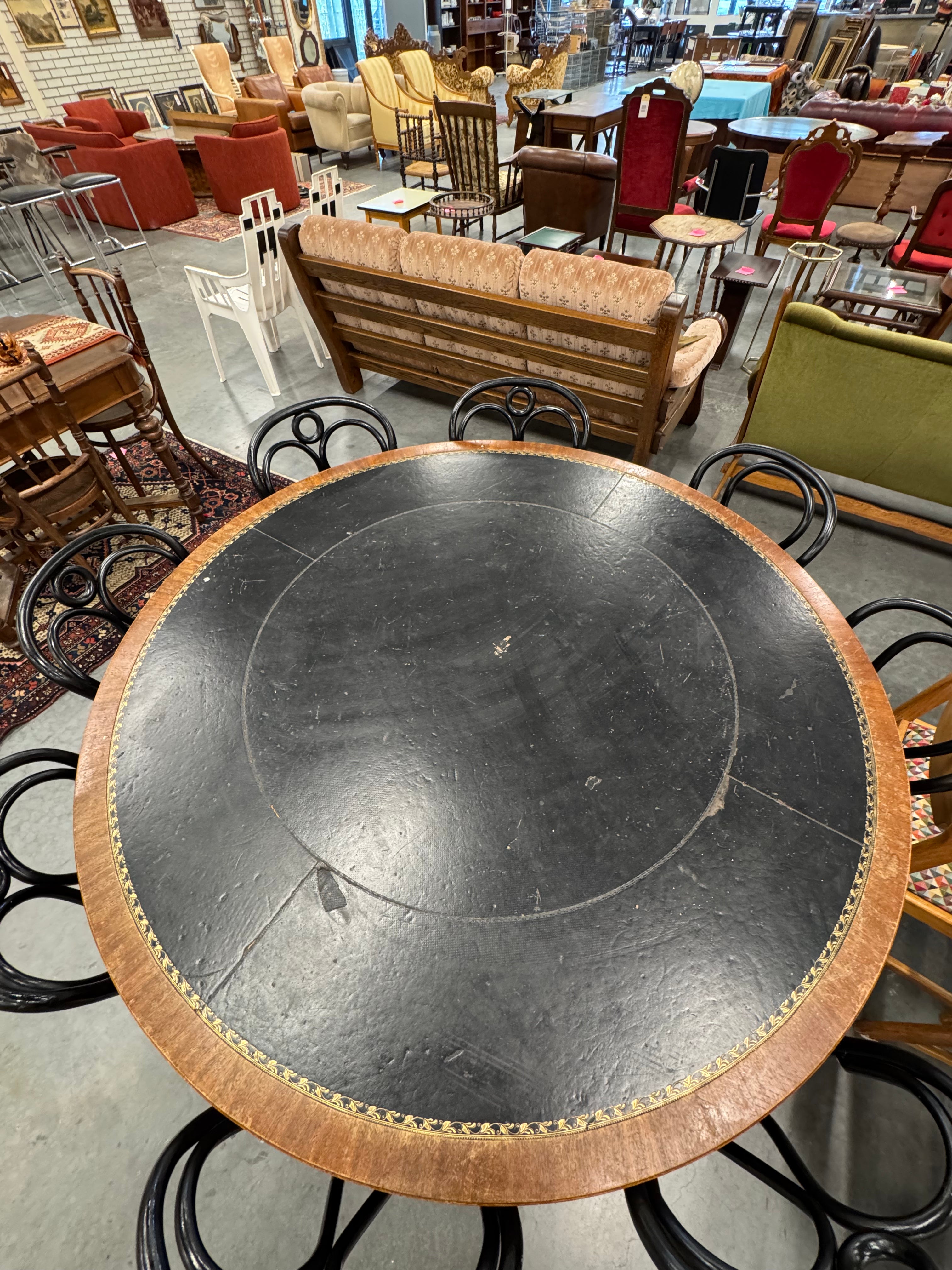 Ronde eettafel zwart ingelegd leer