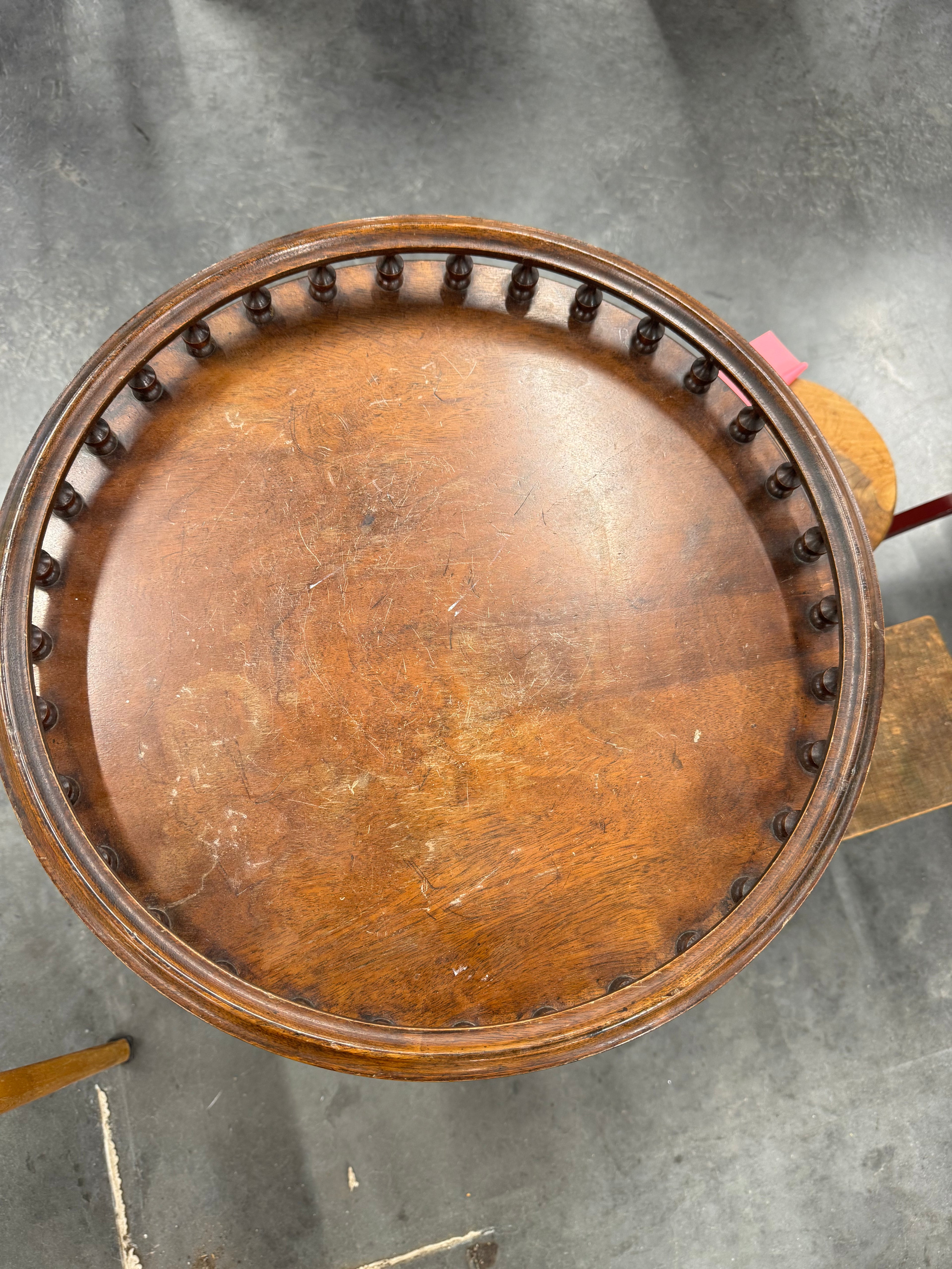 Antieke bijzettafel