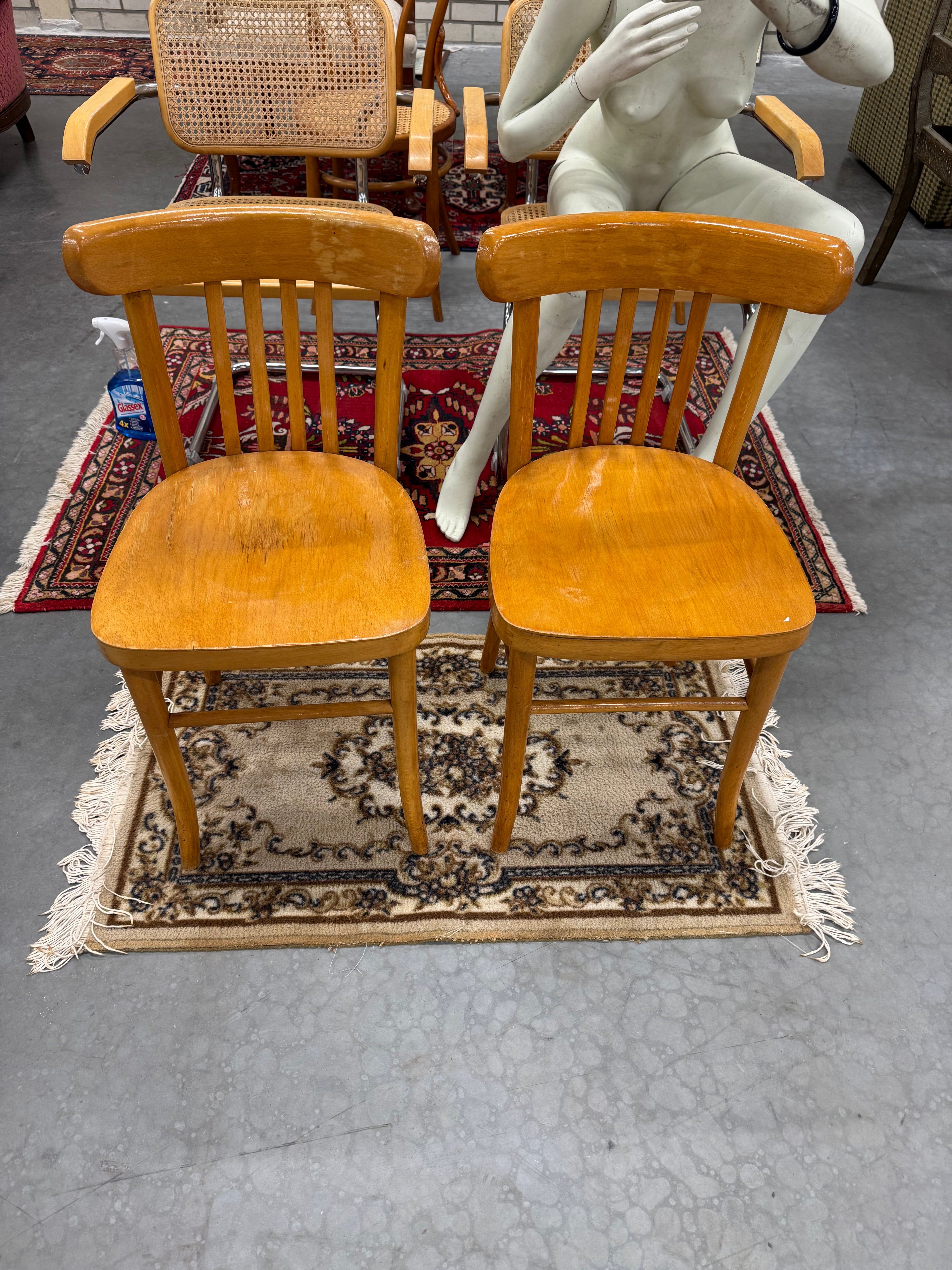Setje houten stoelen