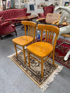 Setje houten stoelen