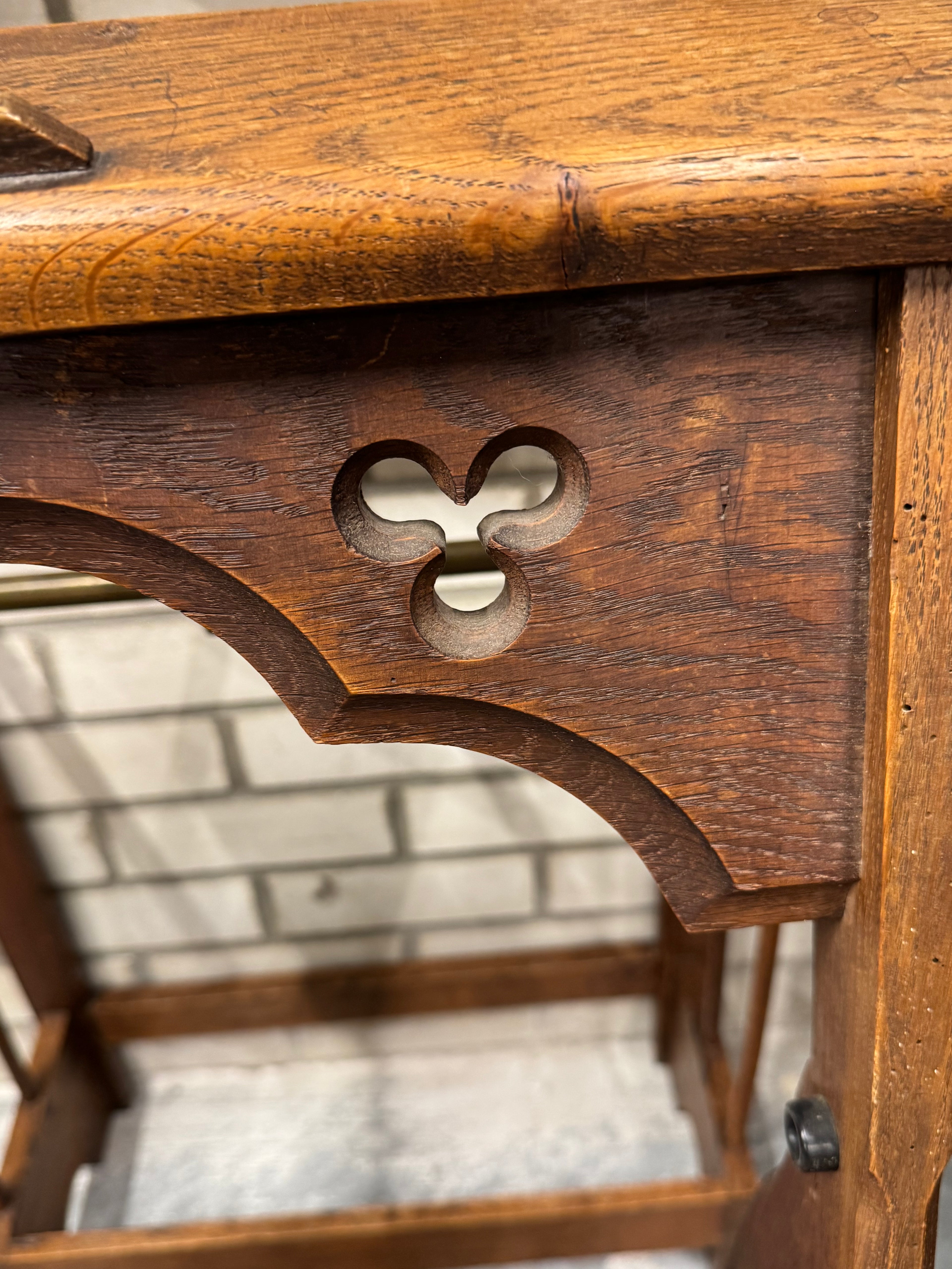 Bidstoel uit de RK kerk