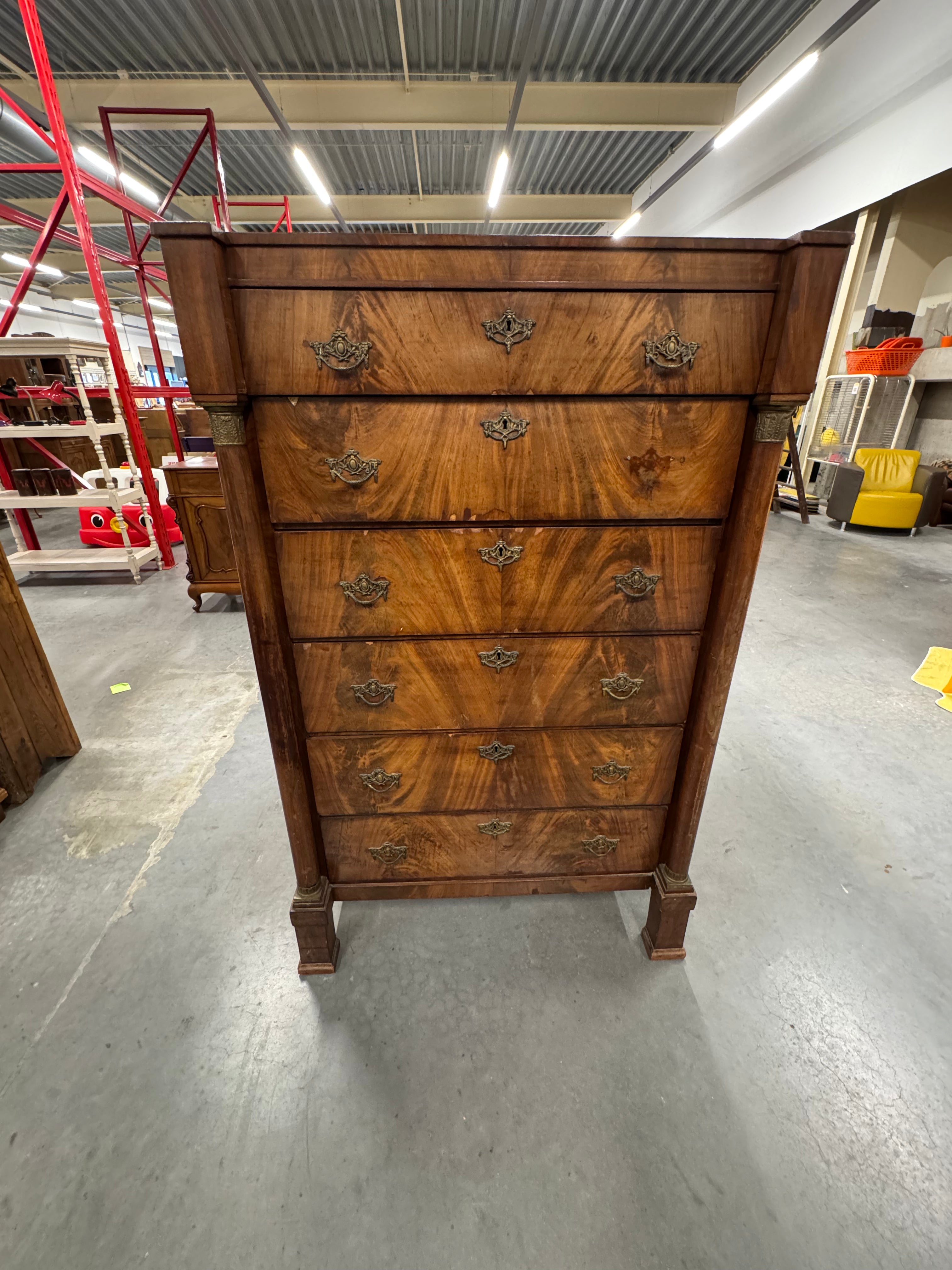 Antieke ladenkast gefineerd hout