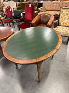 Ronde tafel met lederen blad en wielen