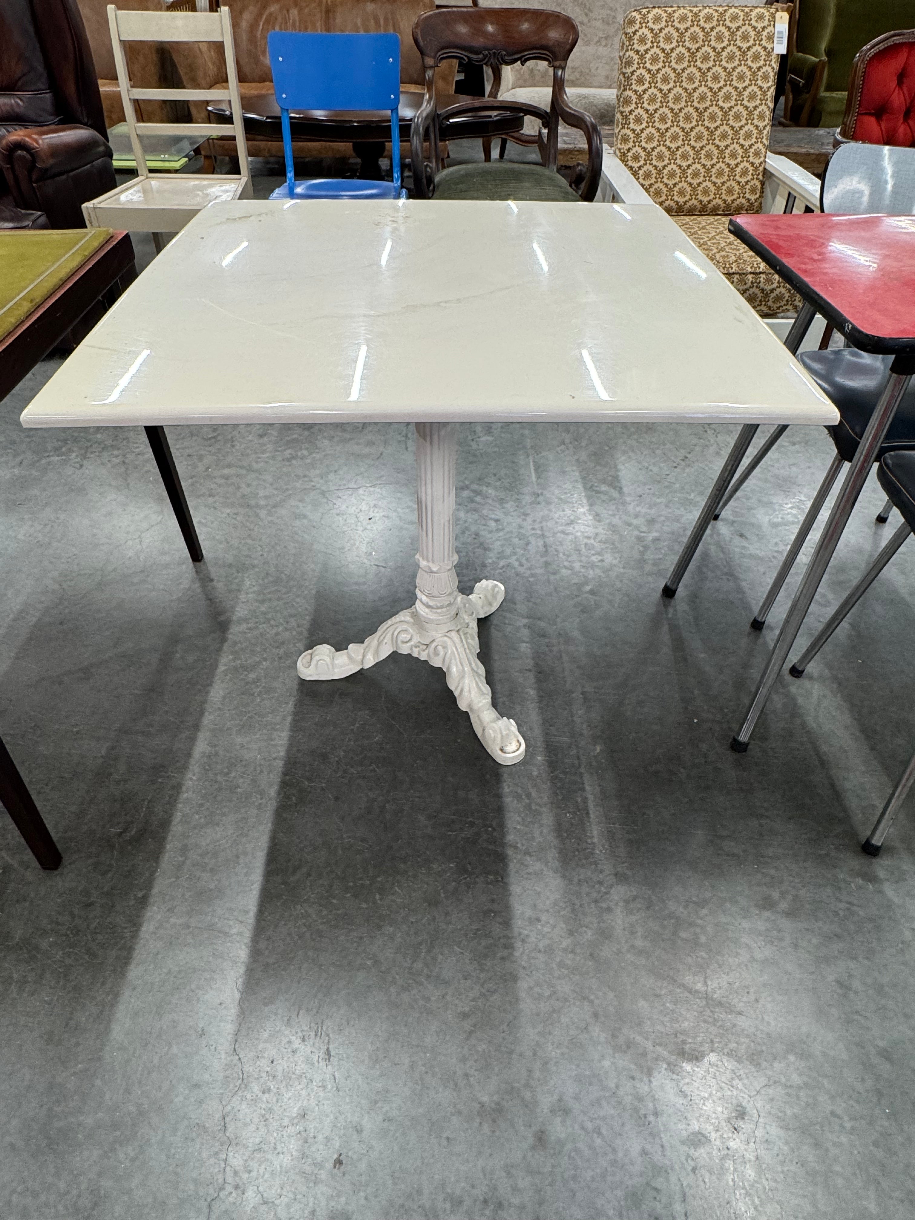 Tafel marmer en gietijzer