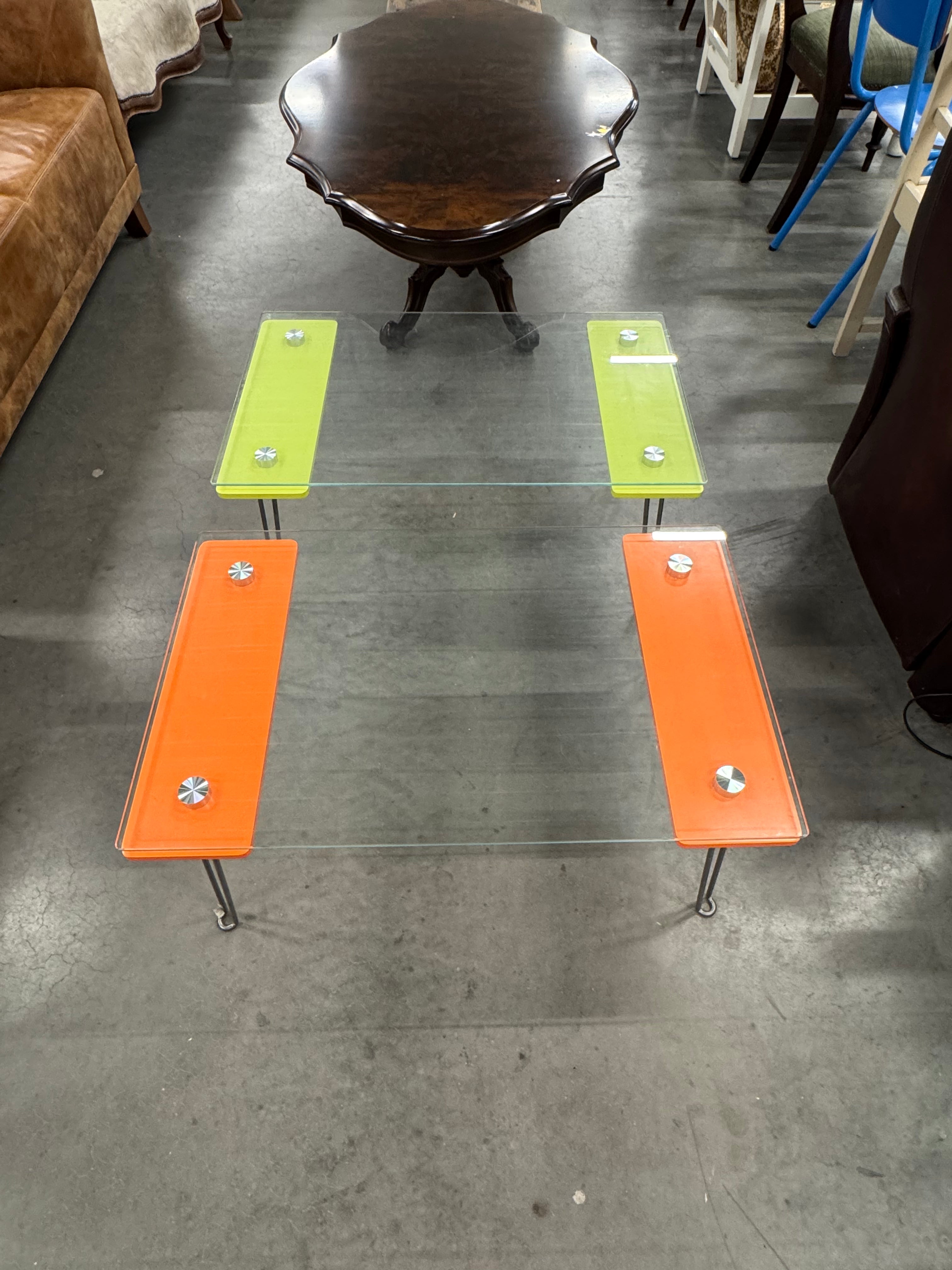 Tafel met glasplaat oranje en groen