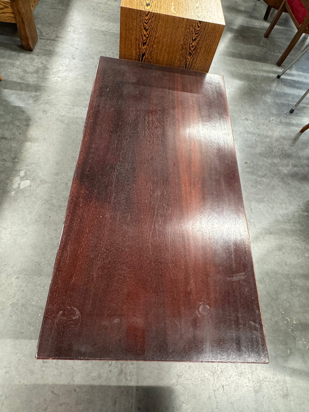 Robuuste tafel woonkamer