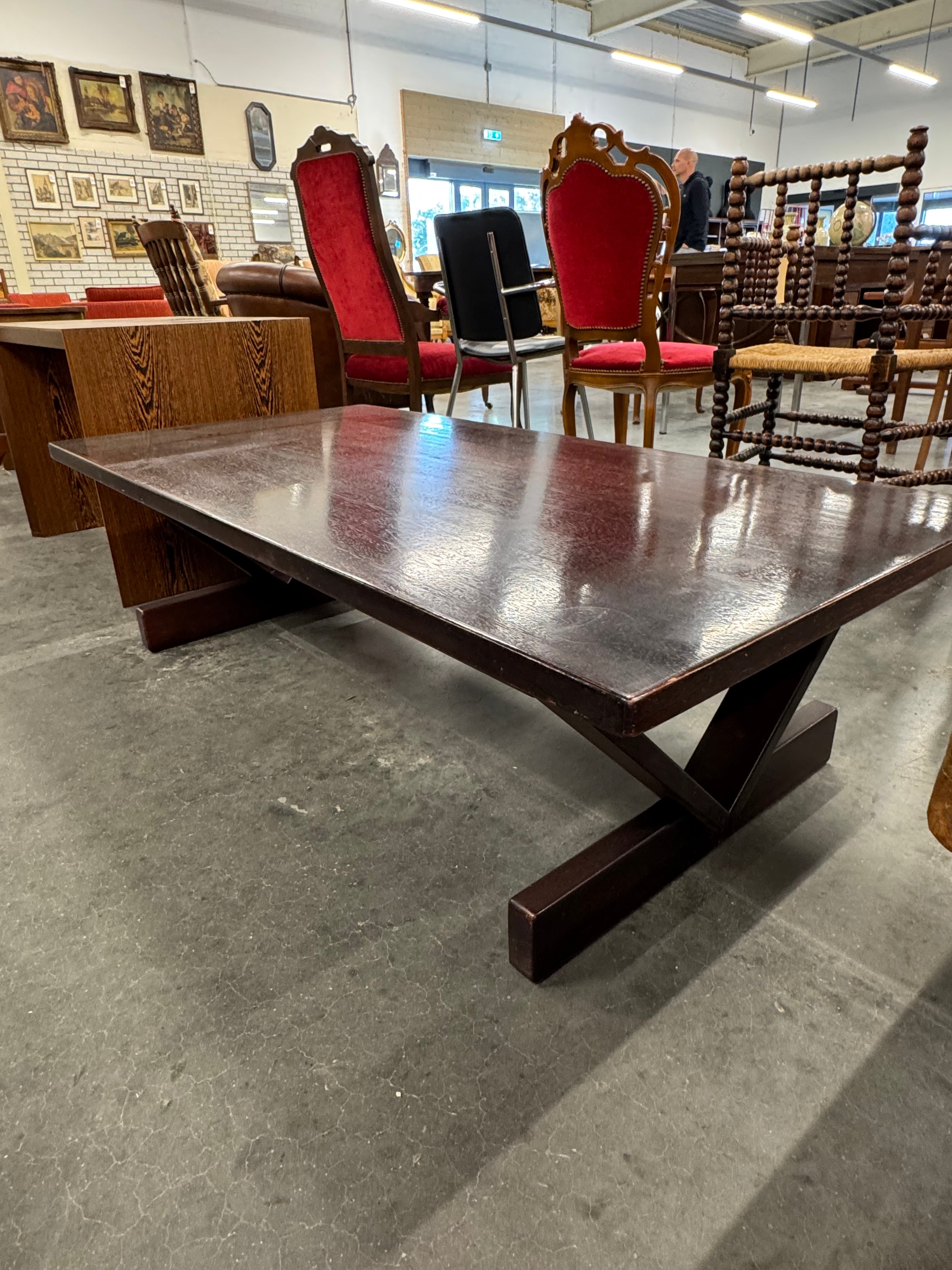 Robuuste tafel woonkamer
