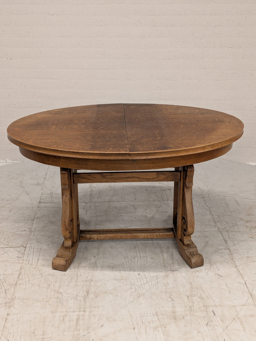 Ovale eiken eettafel met klapbladen