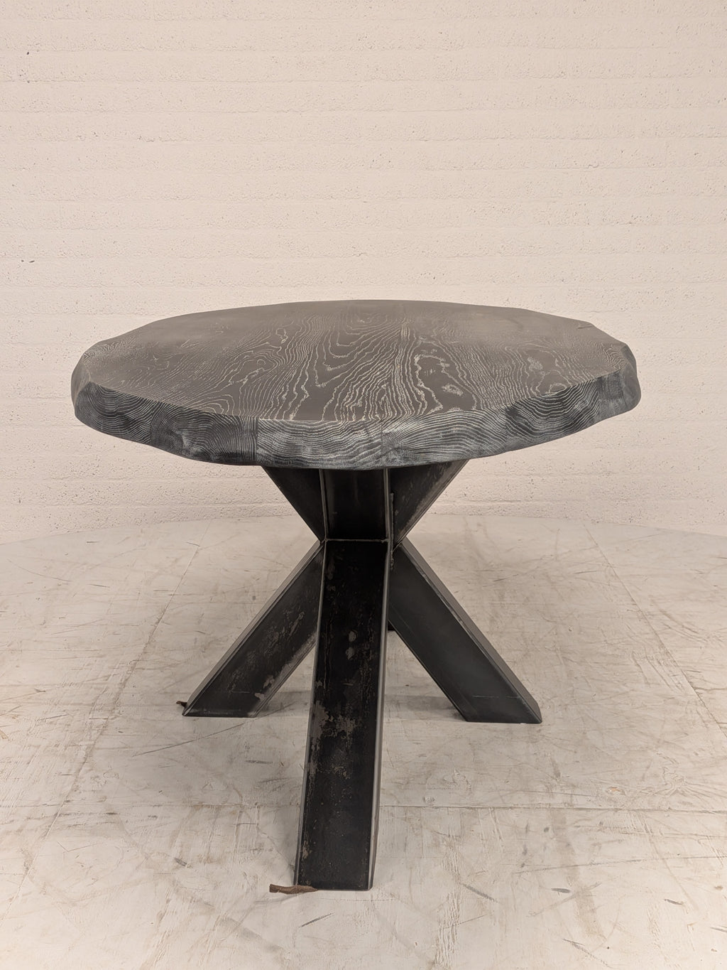 Eettafel ovaal met stalen spinpoot