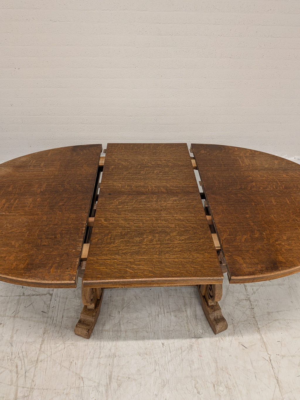 Ovale eiken eettafel met klapbladen