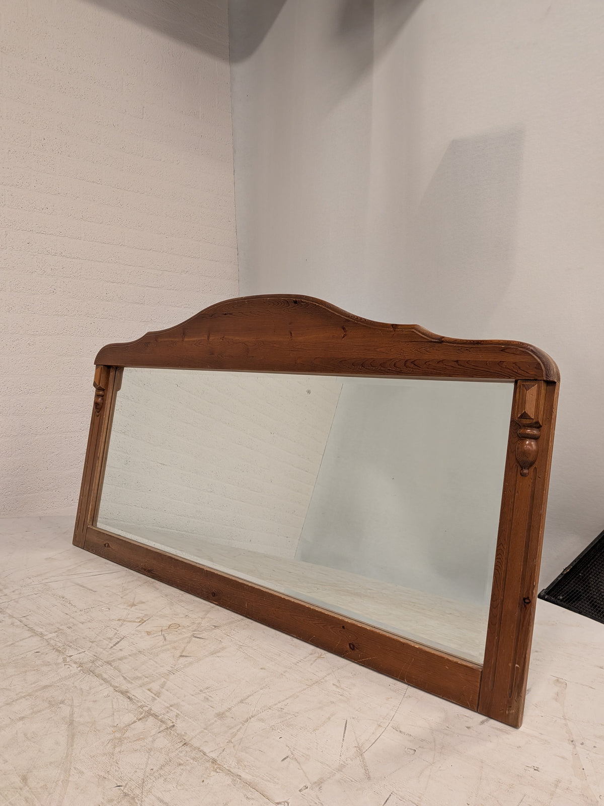 Grenen spiegel met geslepen glas