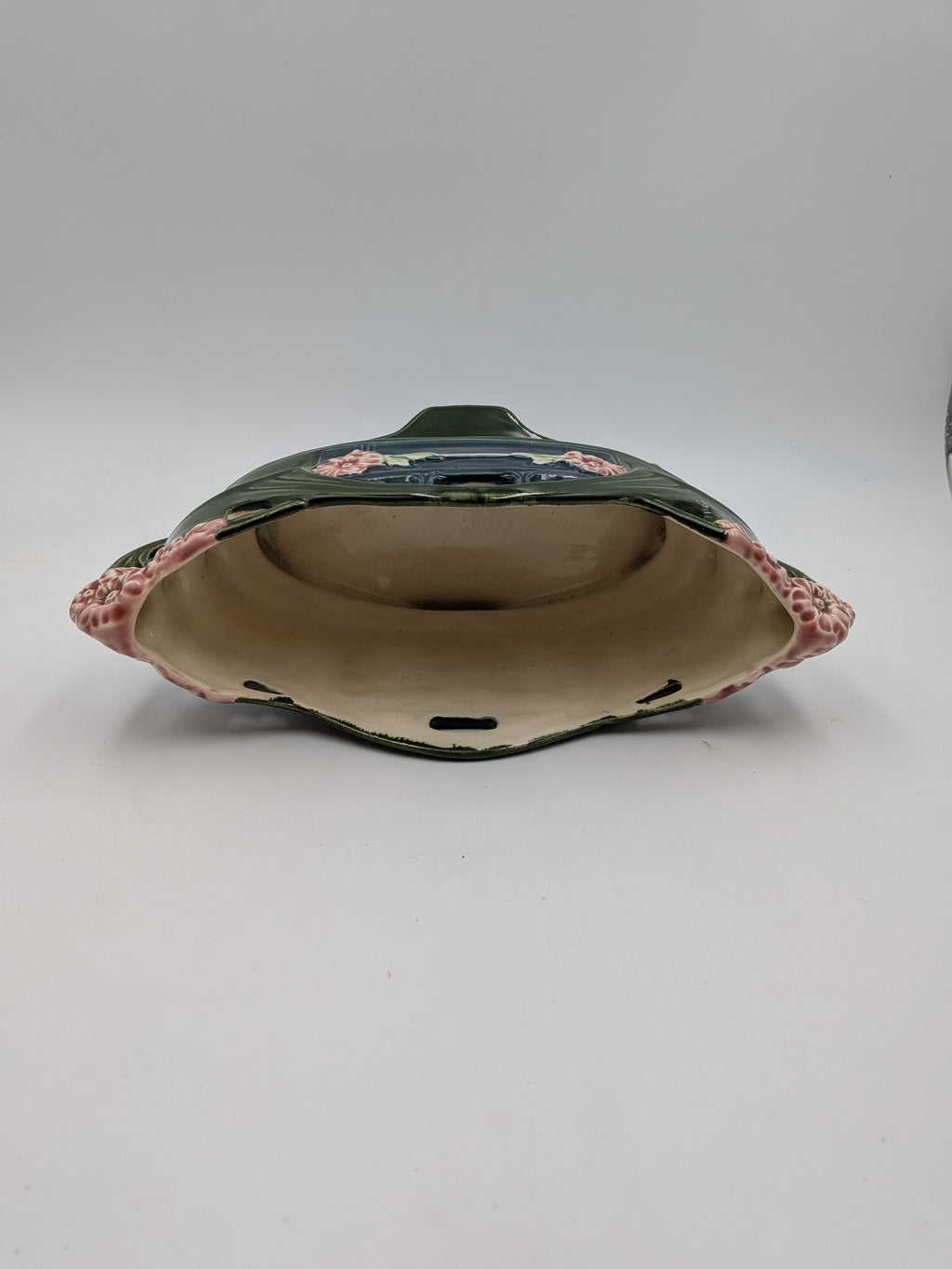 Art nouveau majolica jardinière met bloemen