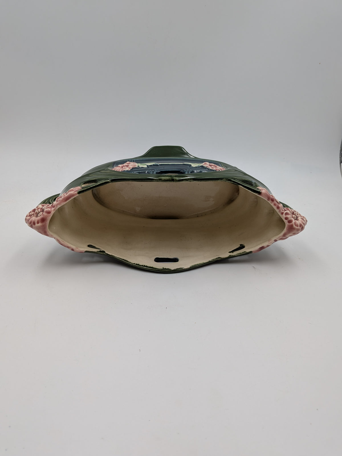 Art nouveau majolica jardinière met bloemen