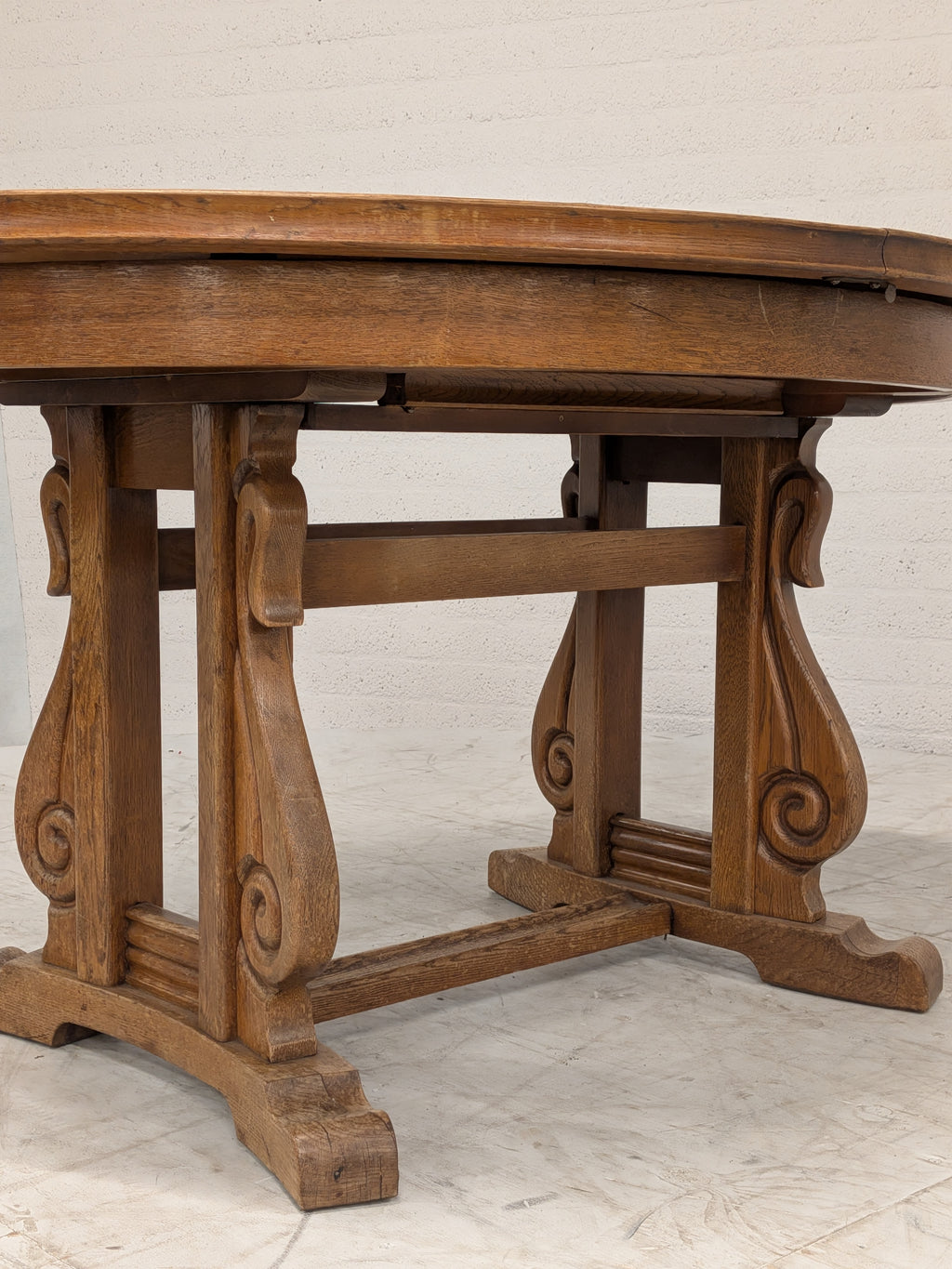 Ovale eiken eettafel met klapbladen