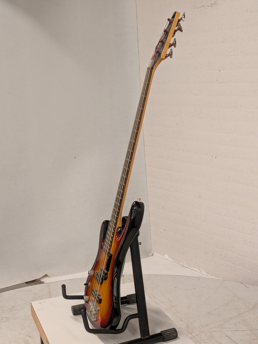 Samick basgitaar, linkshandig