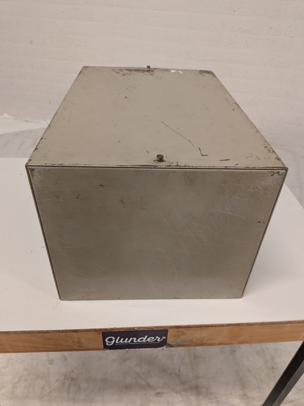 Metalen archiefkastje