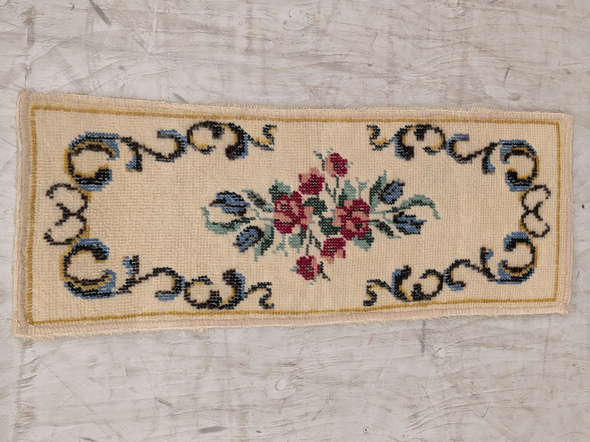Vintage handgeknoopt kleedje met rozen