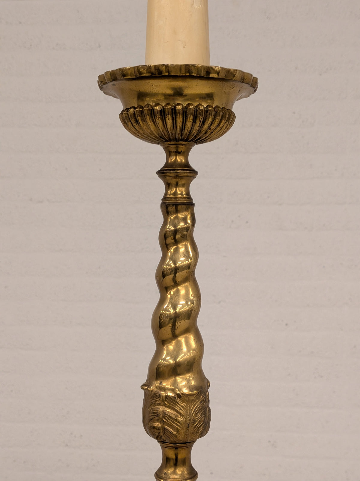 Grote messing kandelaarlamp met engelenkopjes