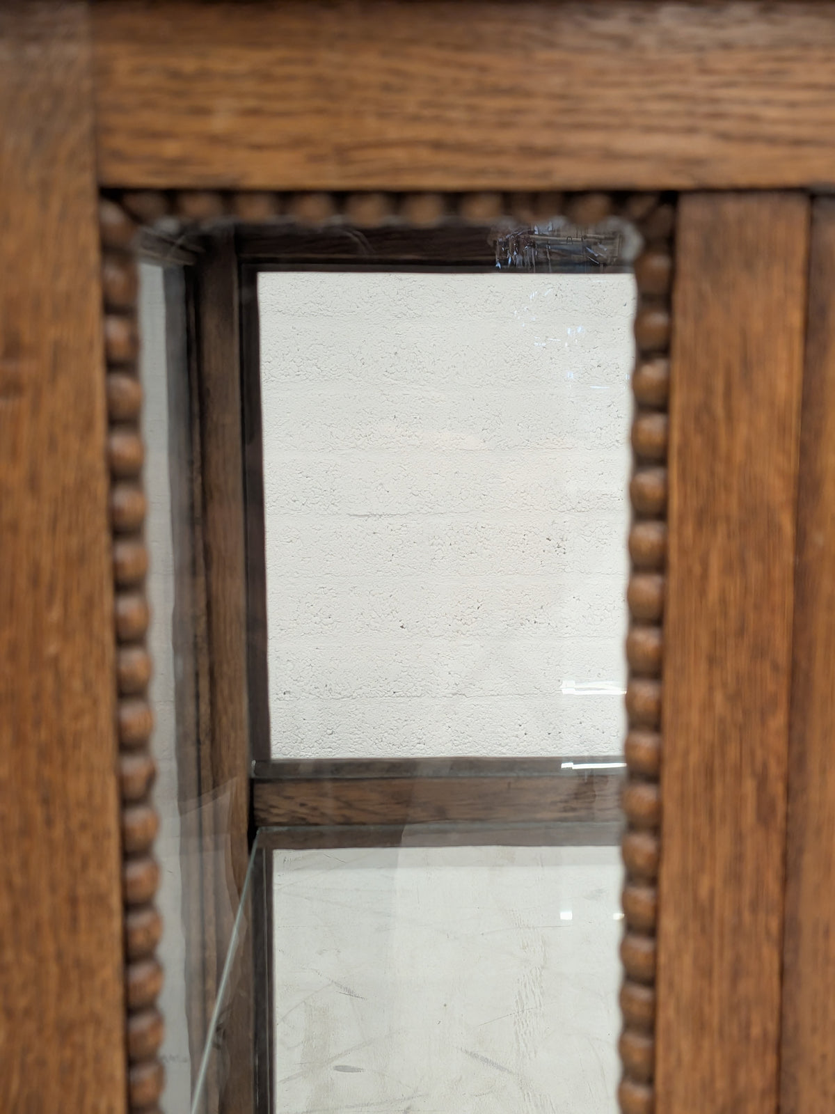 Eiken theekastje met glas en geslepen ster