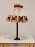 Schemerlamp met stoffen kap met rozen