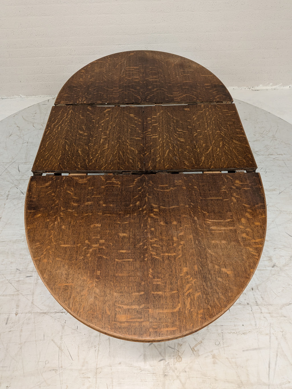 Ovale eiken eettafel met klapbladen