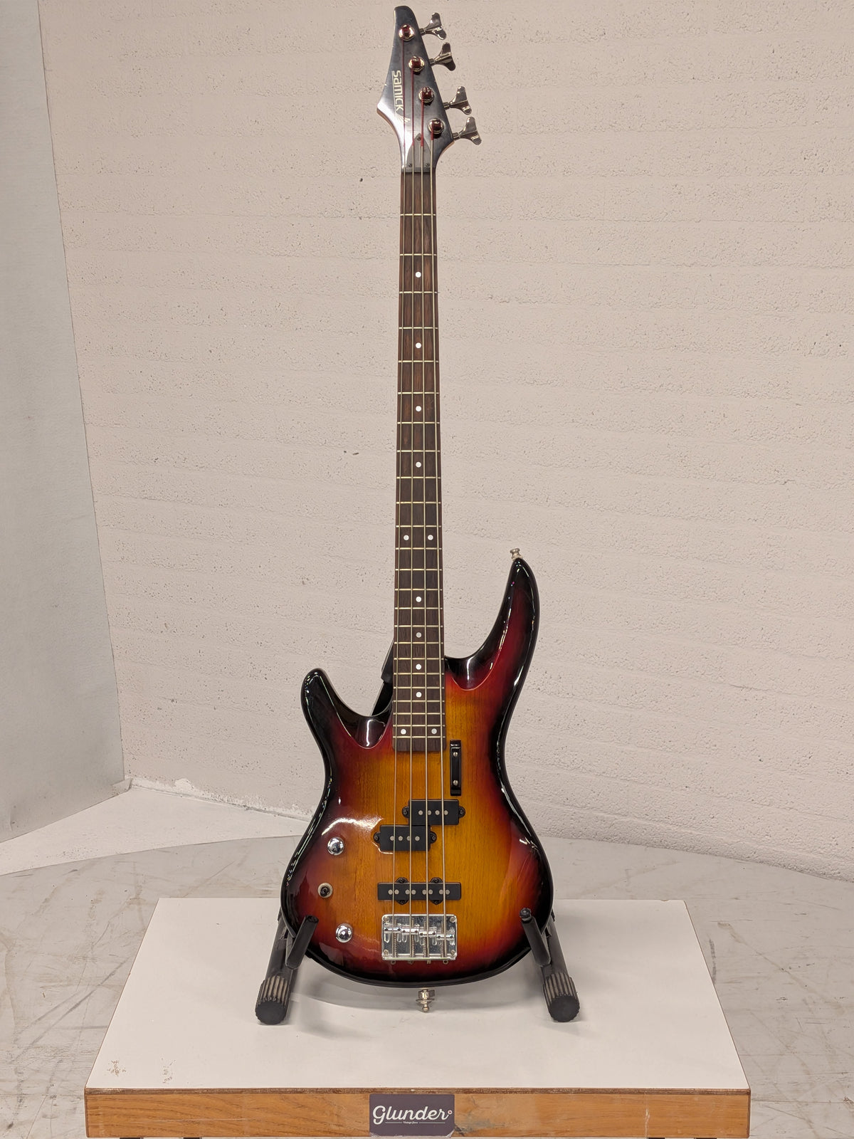 Samick basgitaar, linkshandig