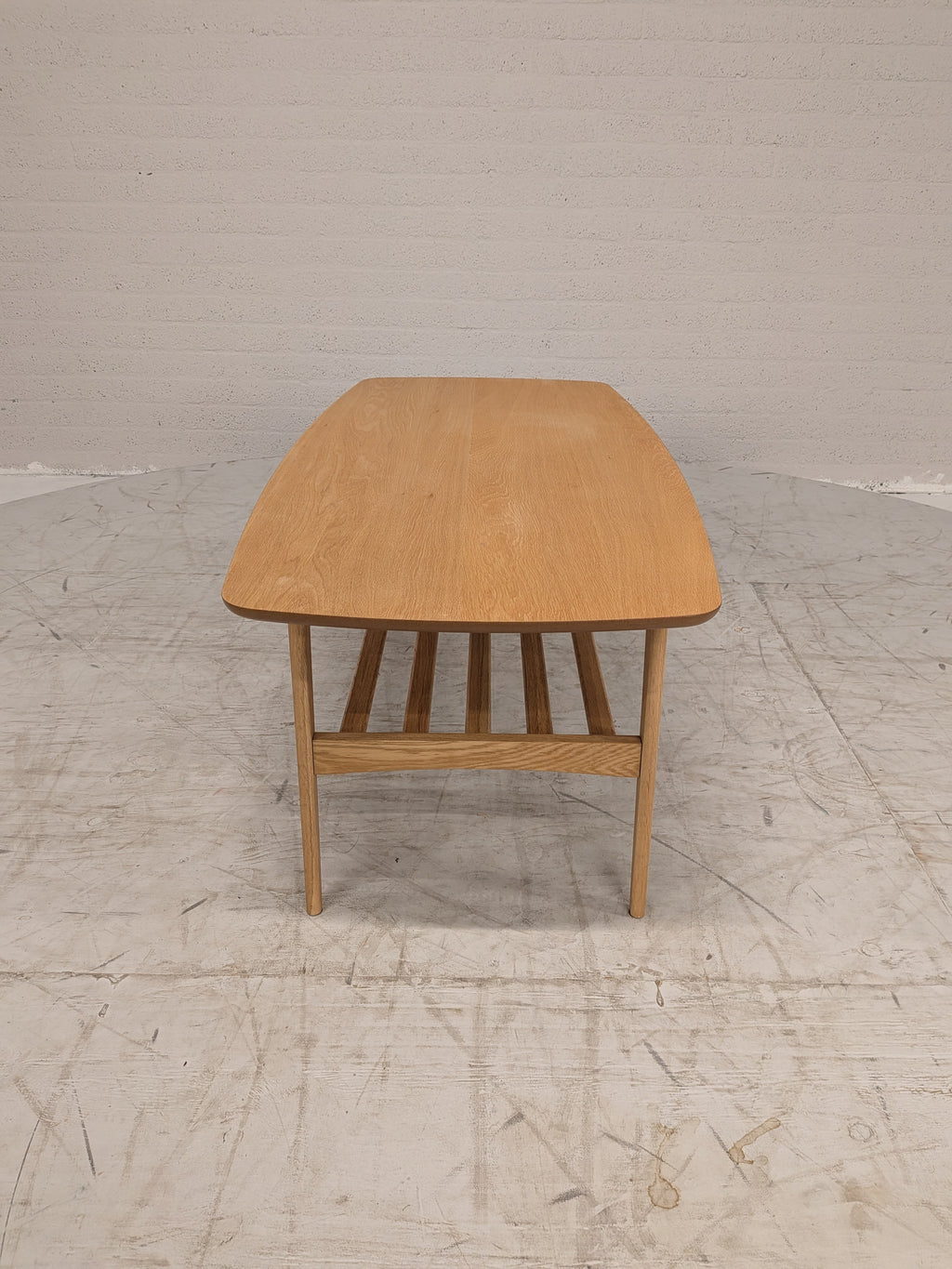 Vintage salontafel met lectuurrek