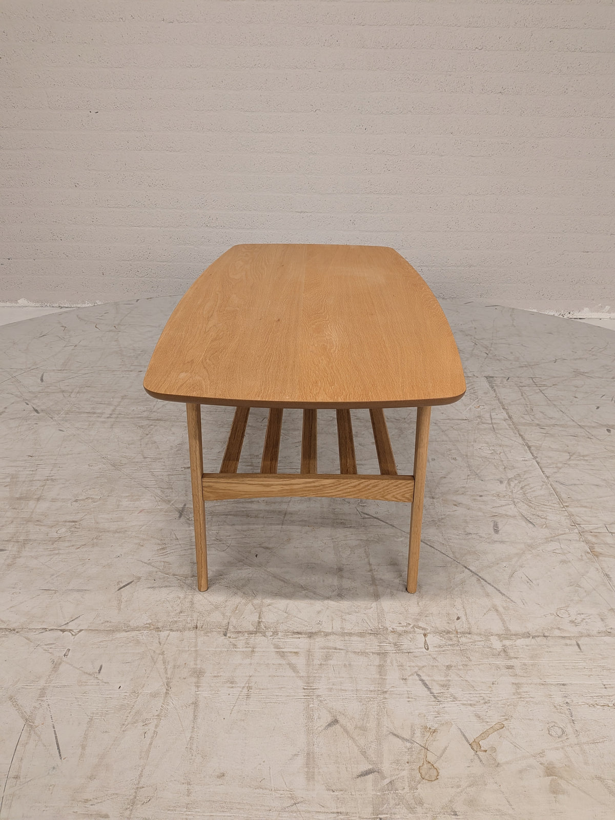 Vintage salontafel met lectuurrek