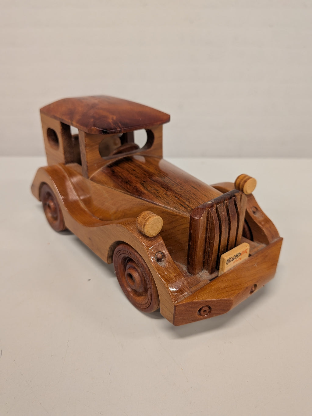 Houten oldtimer van thuyahout