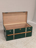 Groene kist met houten latten