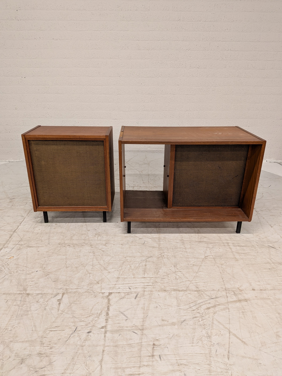 Vintage speakerkast met platenmeubel