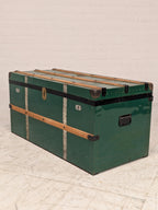 Groene kist met houten latten