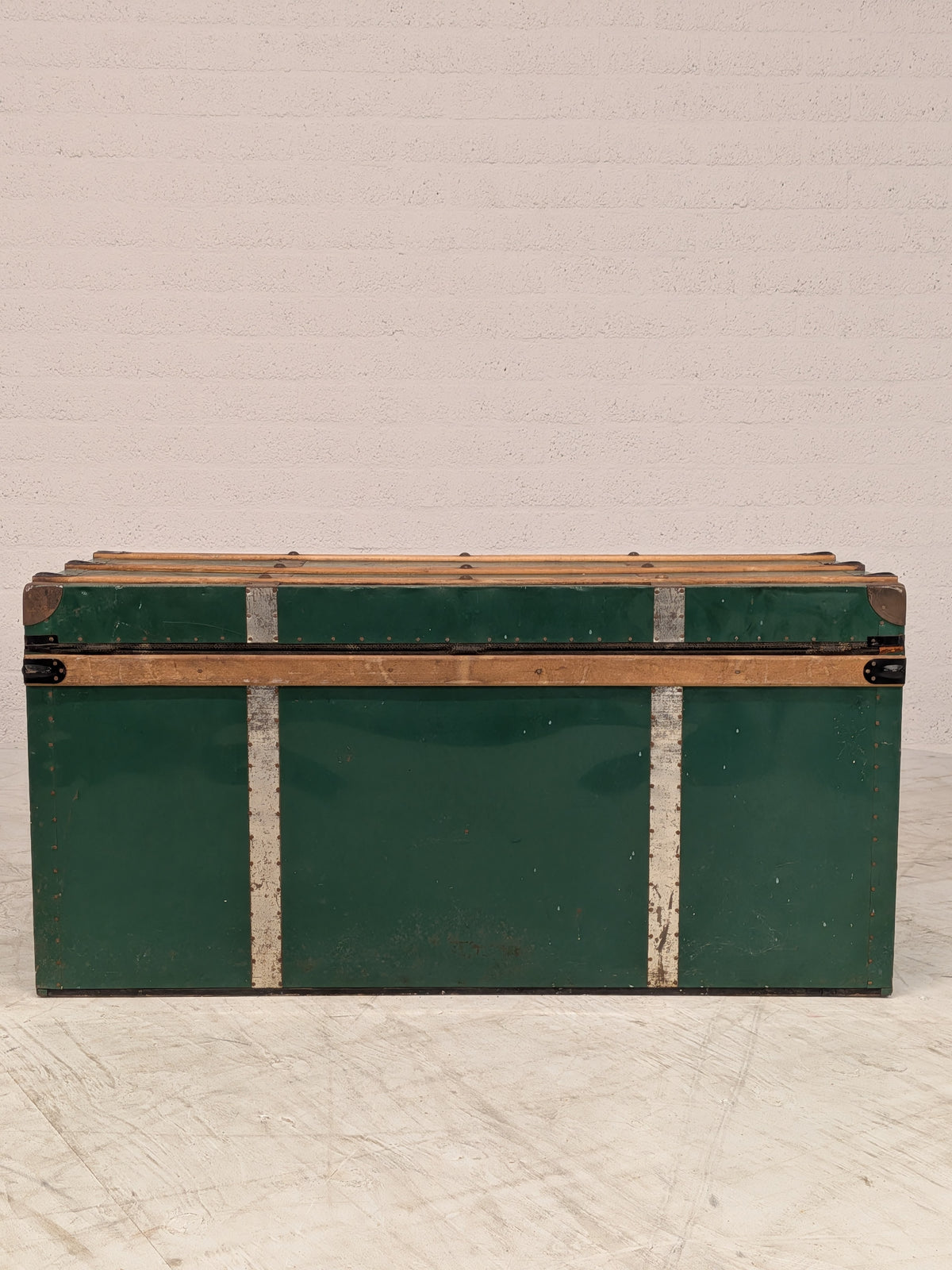 Groene kist met houten latten