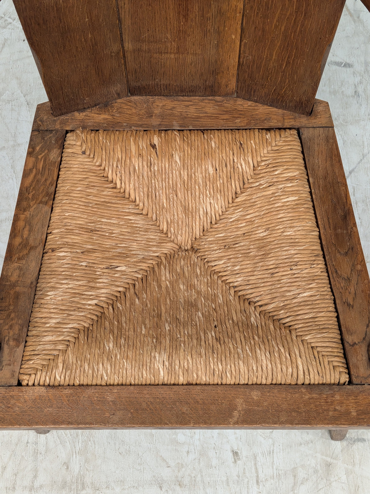 Eiken kloosterstoel met wapenschild