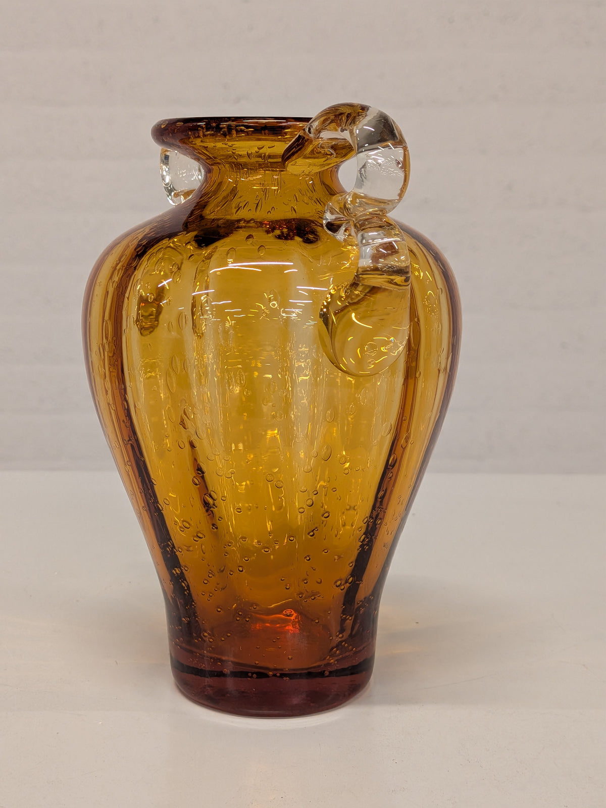 Vaas amber bubbelglas met oren