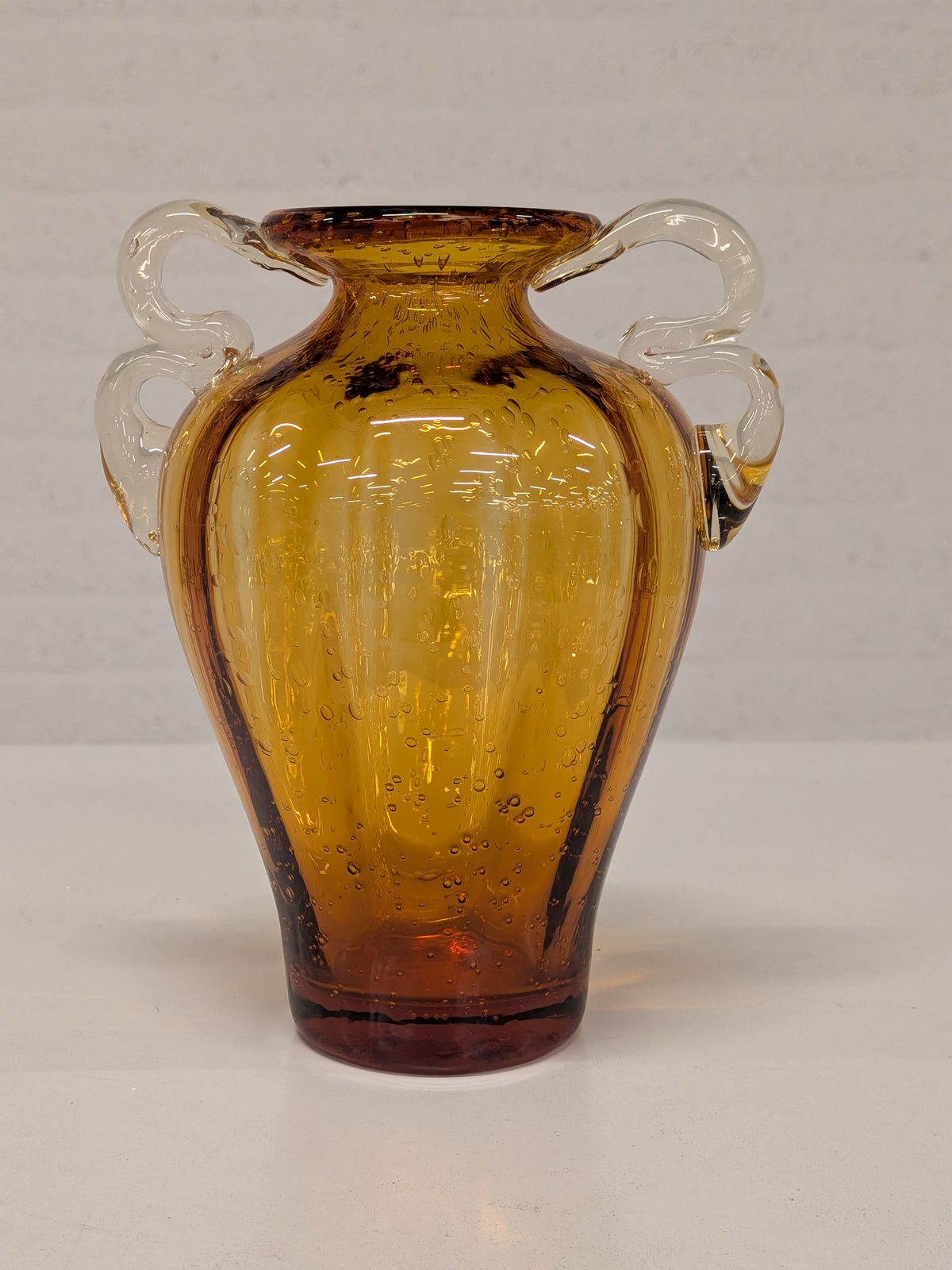 Vaas amber bubbelglas met oren
