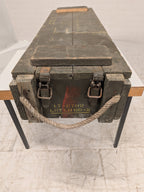 Houten munitiekist met touwhandvatten