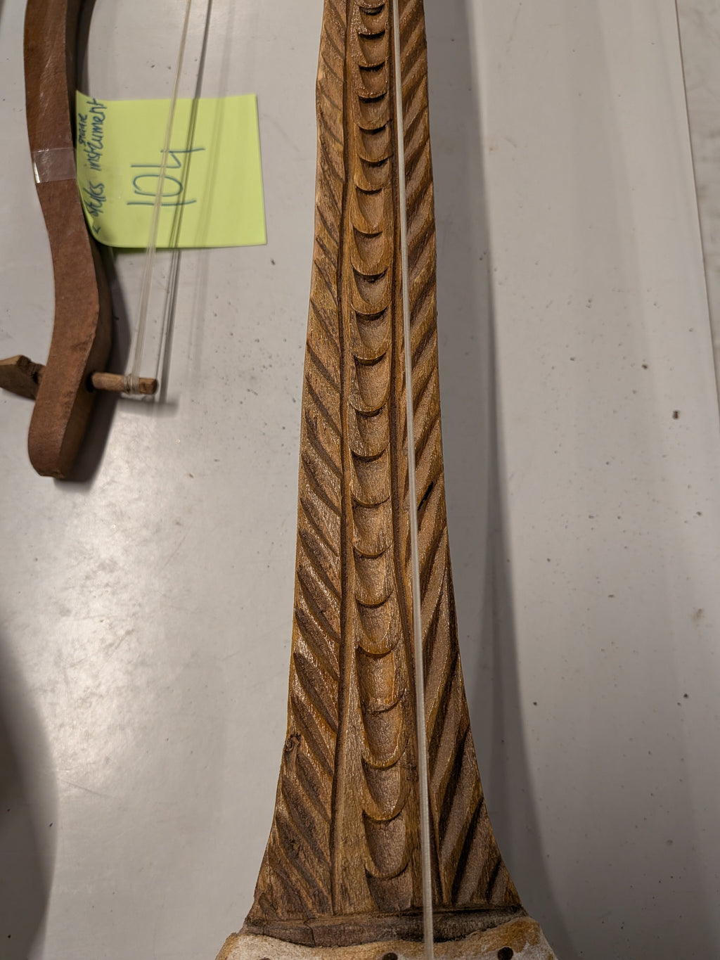 Set van 2 gesneden gusla's
