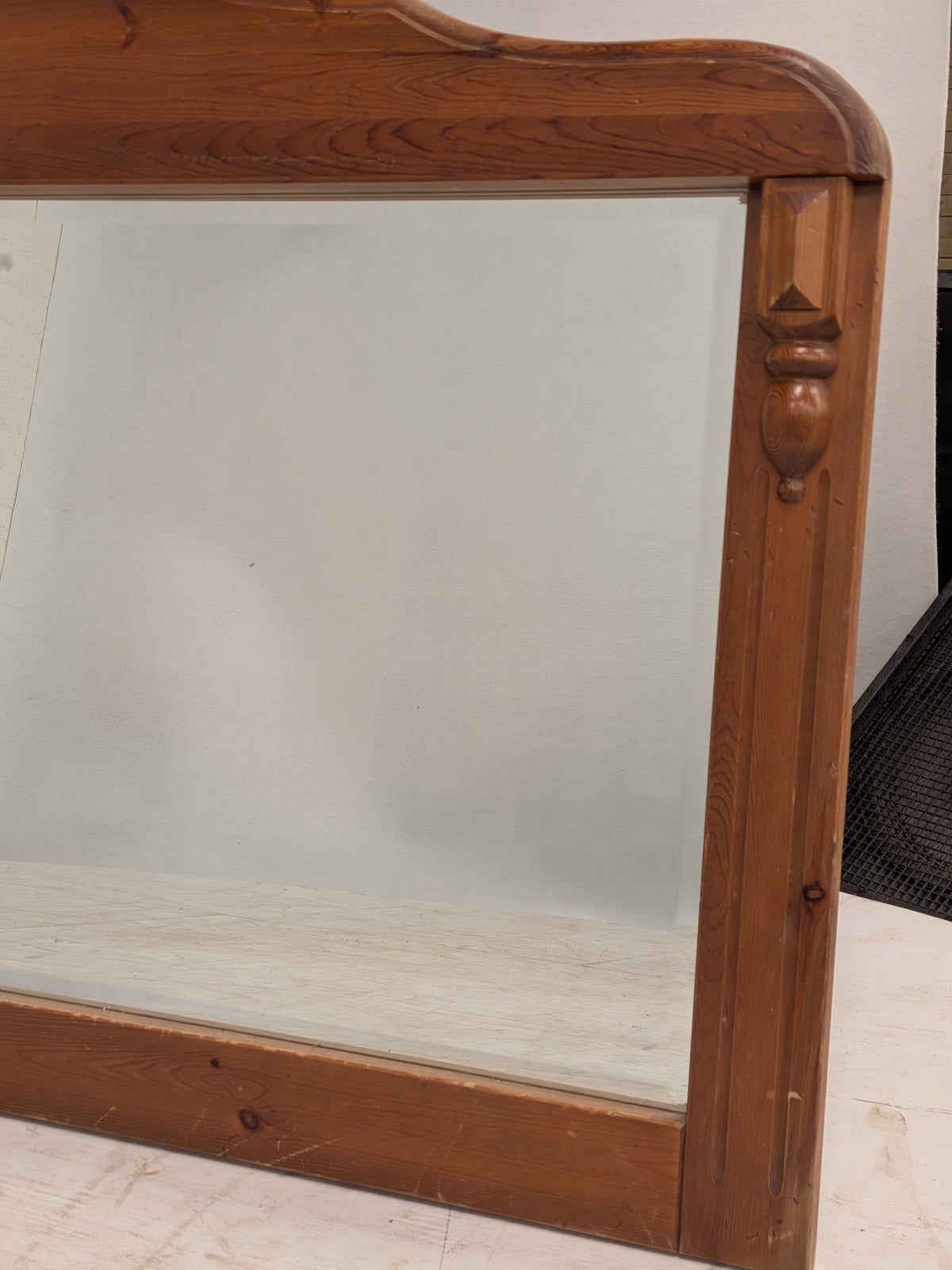 Grenen spiegel met geslepen glas