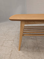 Vintage salontafel met lectuurrek