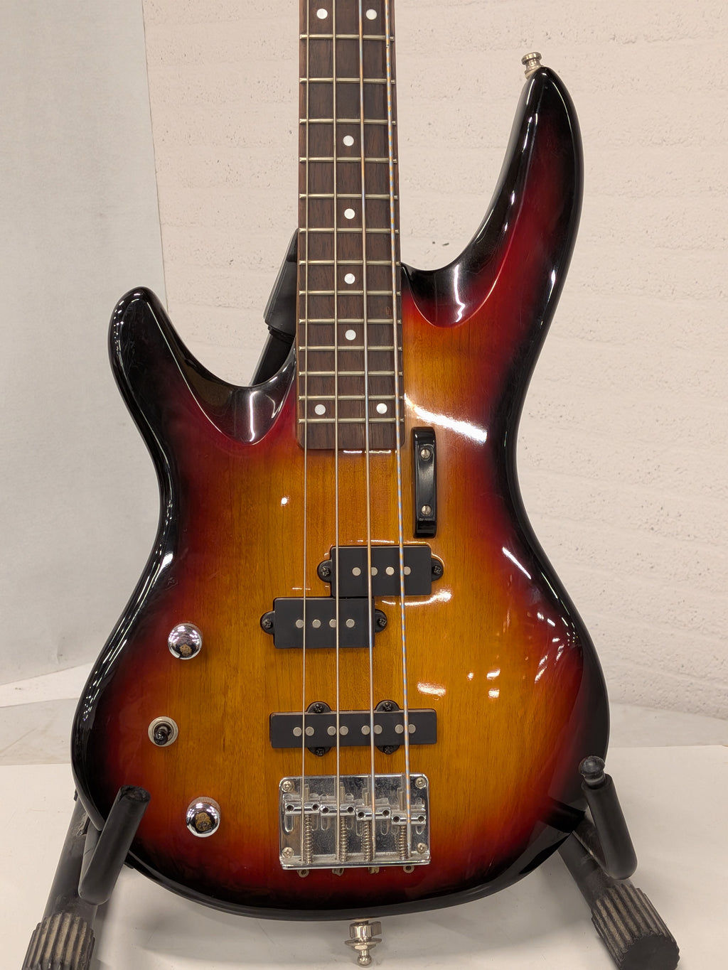 Samick basgitaar, linkshandig