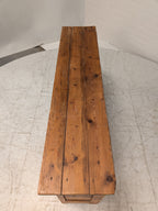 Grenen kastje met gordijntjes