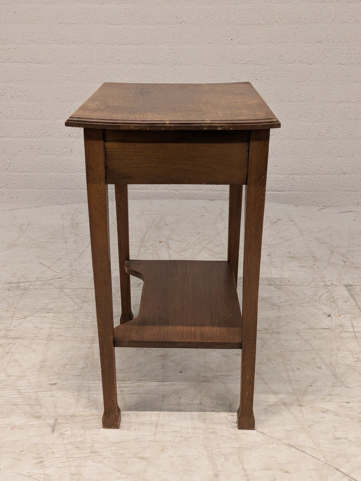 Houten bijzettafeltje met lade