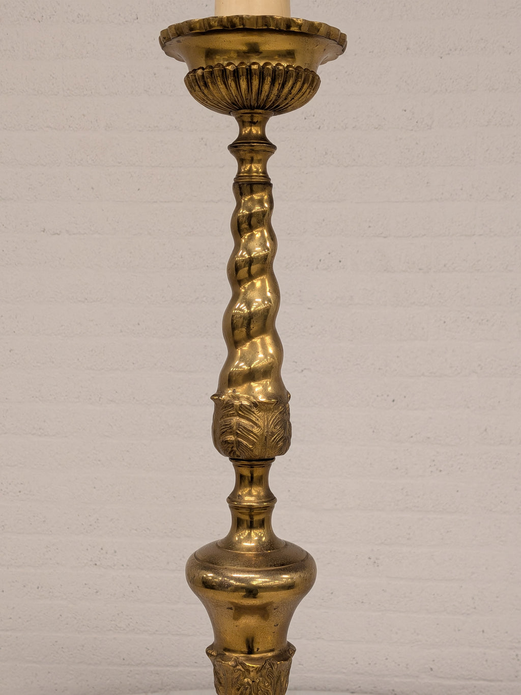 Grote messing kandelaarlamp met engelenkopjes