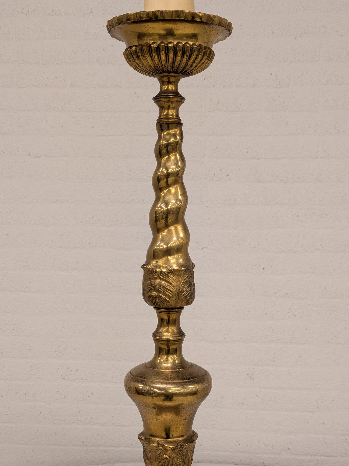 Grote messing kandelaarlamp met engelenkopjes