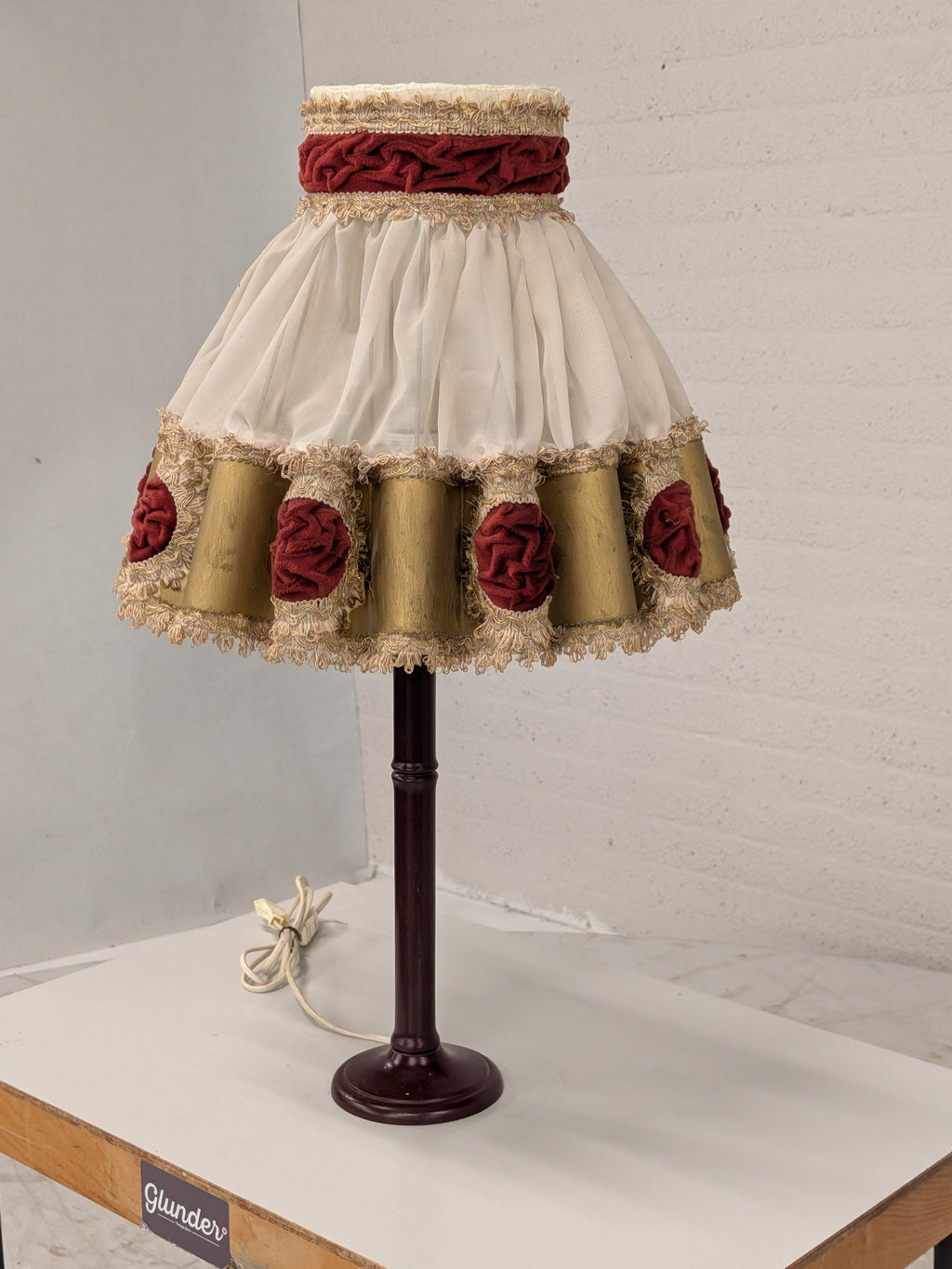 Schemerlamp met stoffen kap met rozen