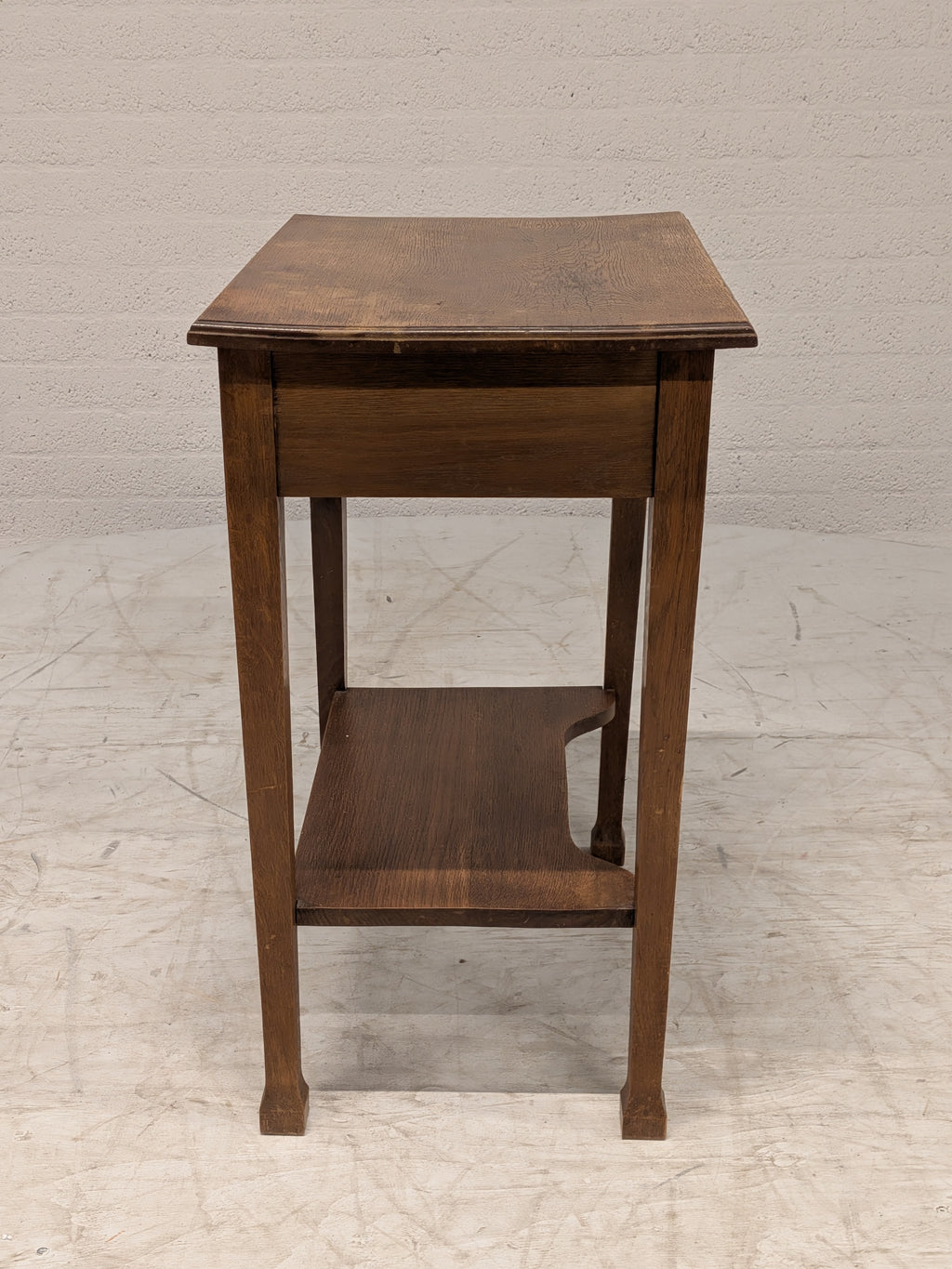 Houten bijzettafeltje met lade